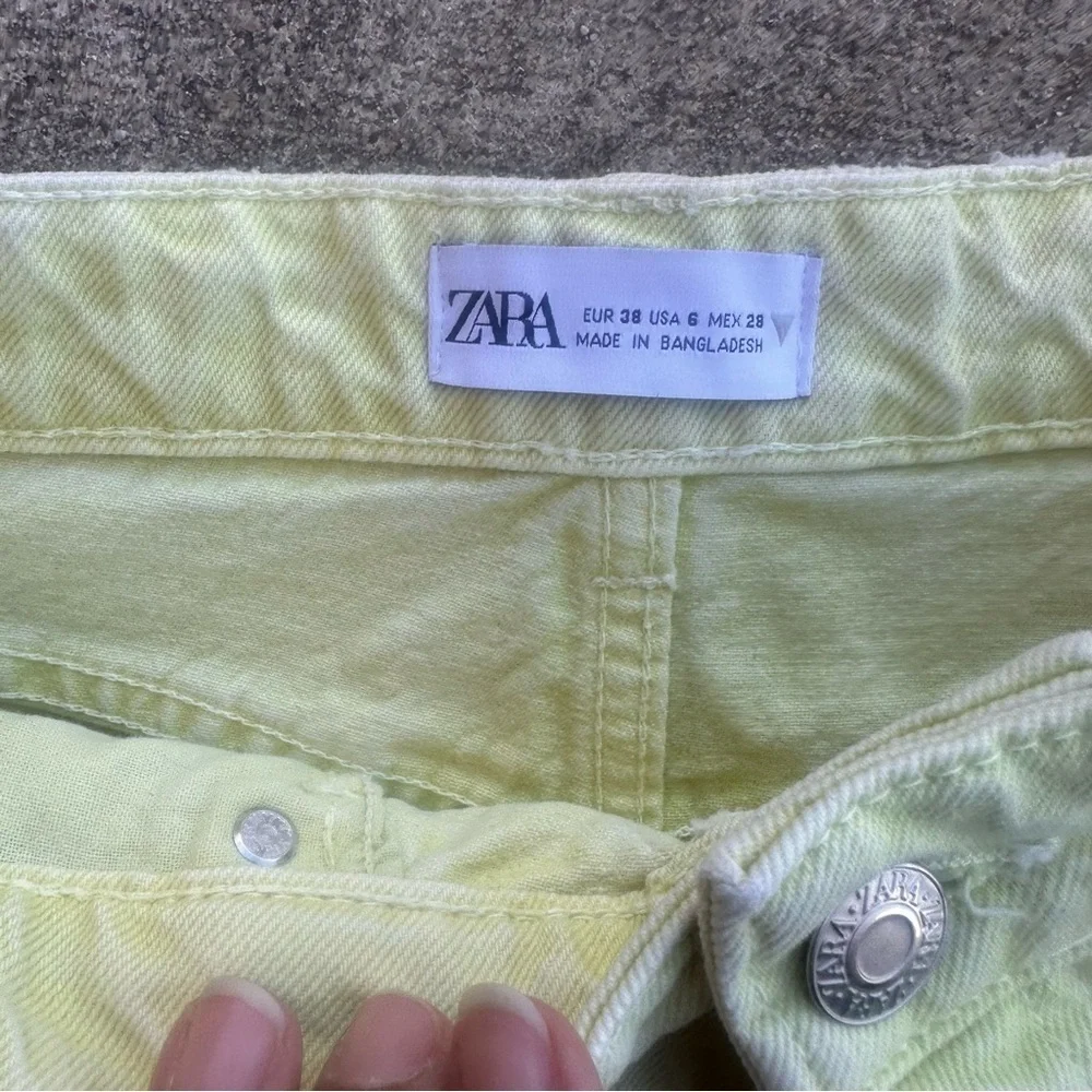 Zara Pale Yellow Frayed Hem Jean Shorts   BD3